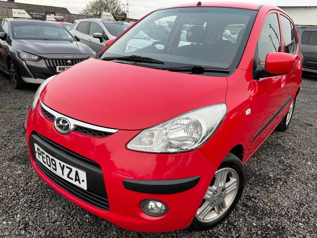 Used Hyundai i10 Comfort 77 HP (56 kW) 2009 Red Hatchback