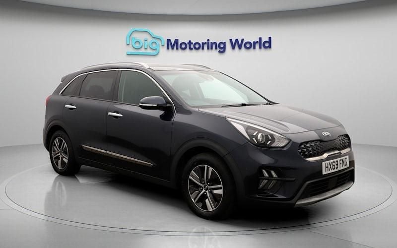 Used 2022 Kia Niro 3 SUV | £15,900 (Super price) - Image 1/4