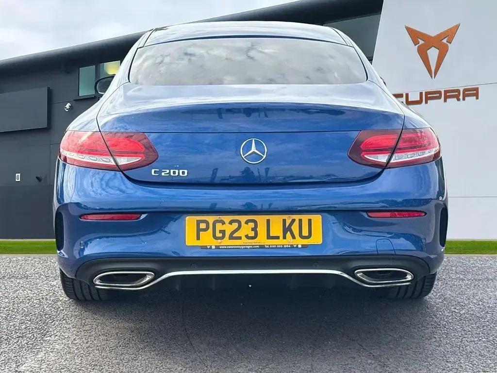 Begagnad Mercedes C200 AMG line 2023 Blå Sportkupé