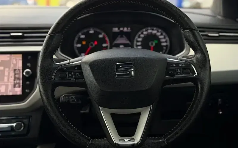 Used Seat Arona XCELLENCE 95 HP (69 kW) 2018 Blue SUV
