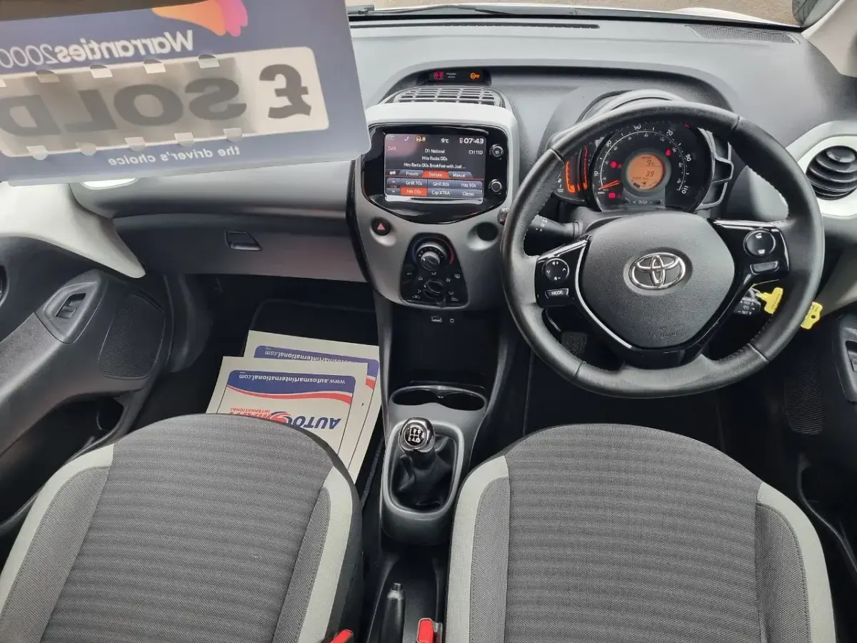Used Toyota Aygo X-play 70 HP (51 kW) 2019 White Hatchback