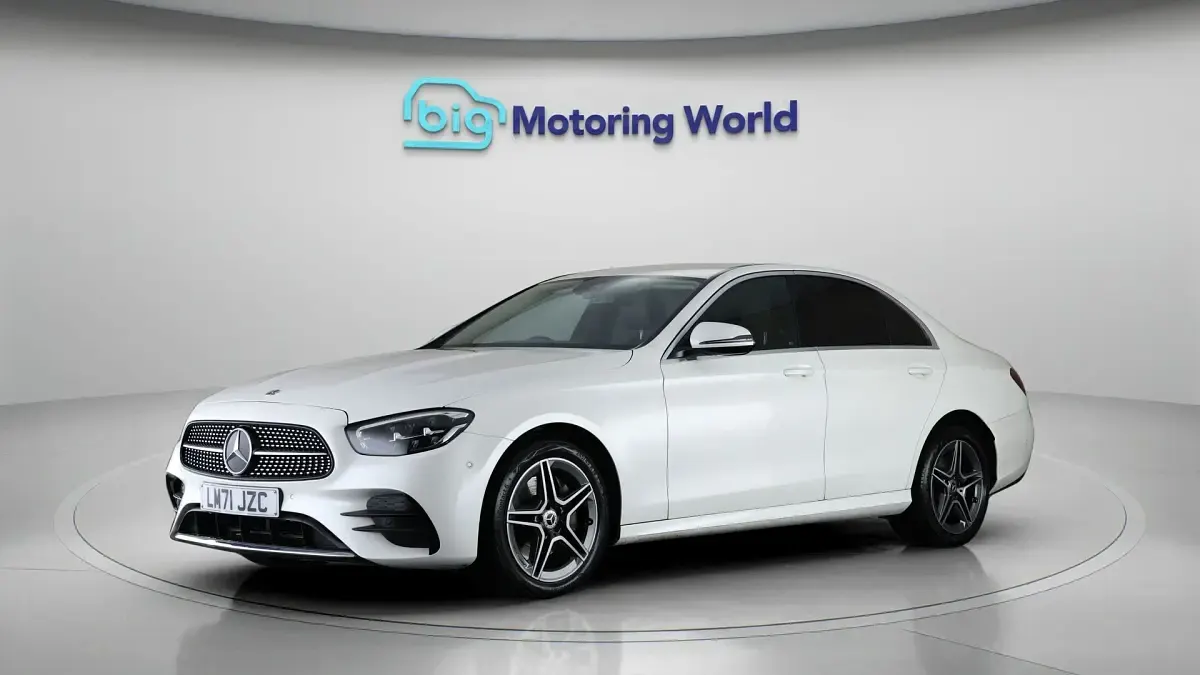 Used Mercedes E300 AMG line 302 HP (222 kW) 2021 White Sedan