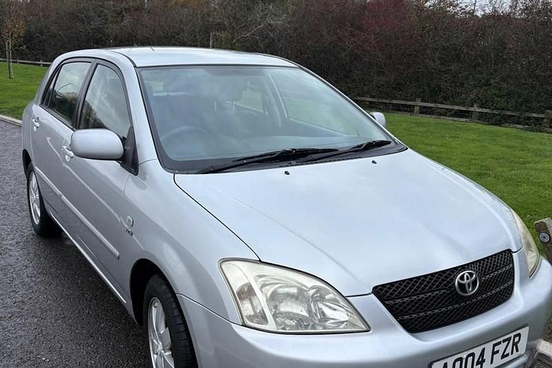 Silver Used 2004 Toyota Corolla Hatchback | £2,495 (Fair price) - Image 1/1