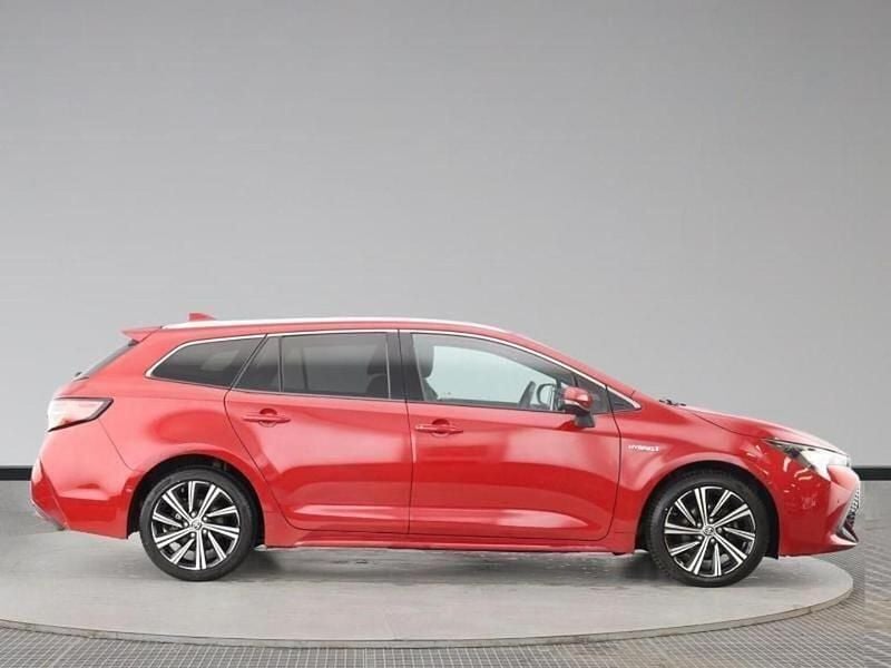 Used Toyota Corolla Design 122 HP (89 kW) 2021 Red Estate