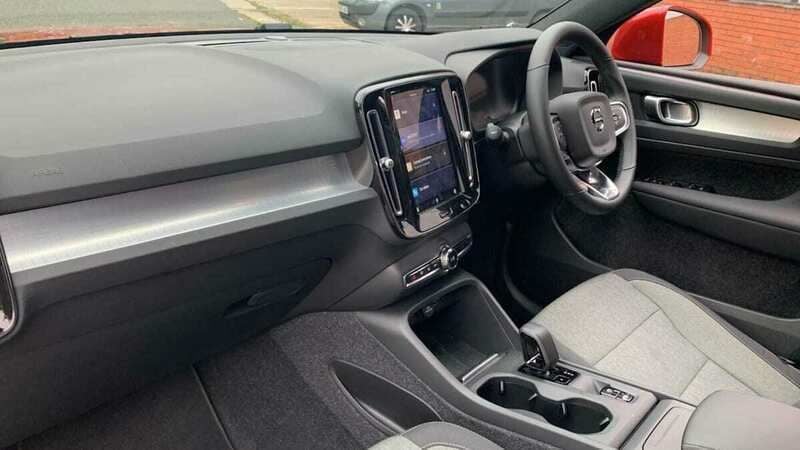 Used Volvo XC40 Core 161 HP (118 kW) 2022 Red SUV