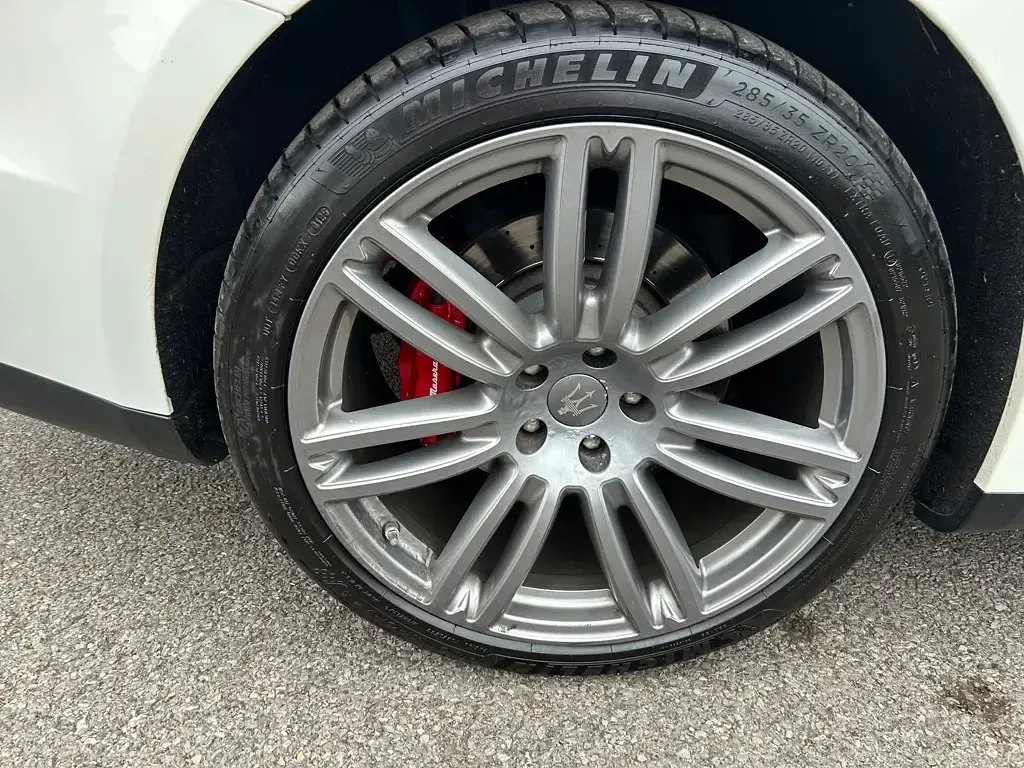 Used Maserati Ghibli 410 HP (301 kW) 2014 White Sedan