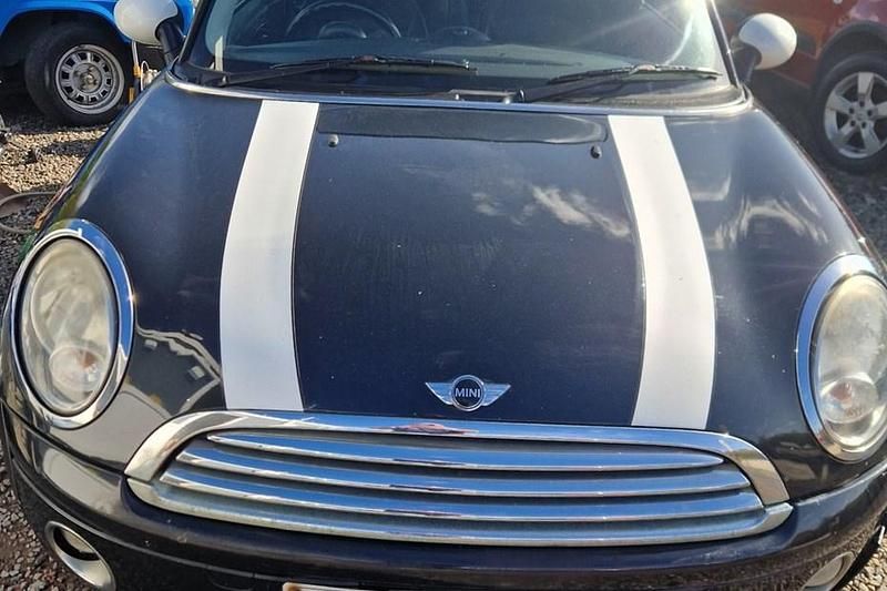 Black Used 2010 Mini Cooper D Hatch Hatchback | £1,500 (Fair price) - Image 1/1