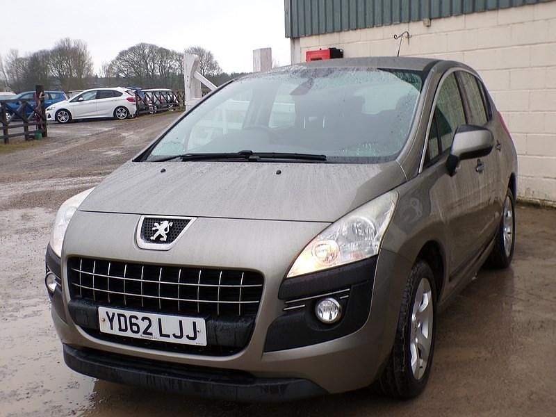 Second-hand Peugeot 3008 Active 112 CP (82 kW) 2012 Gri Hatchback