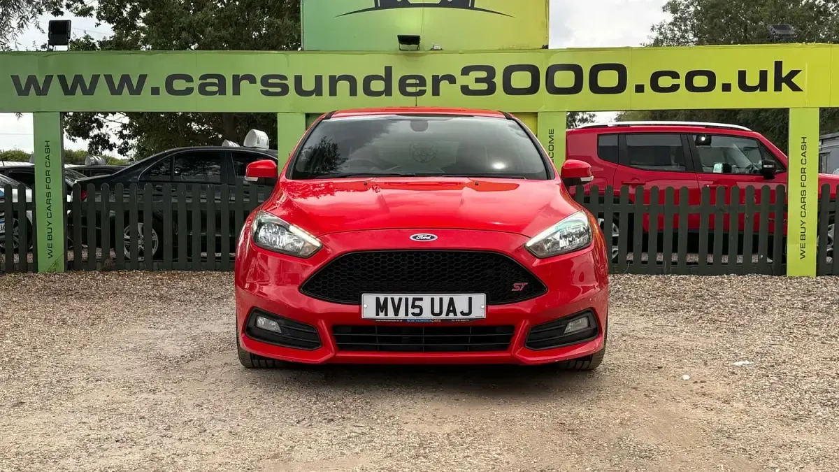 Used Ford Focus ST 185 HP (136 kW) 2015 Red Hatchback