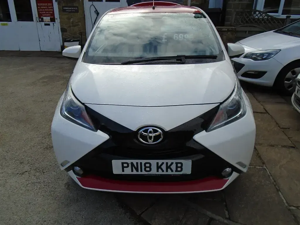 Used Toyota Aygo x-press 2018 White Hatchback