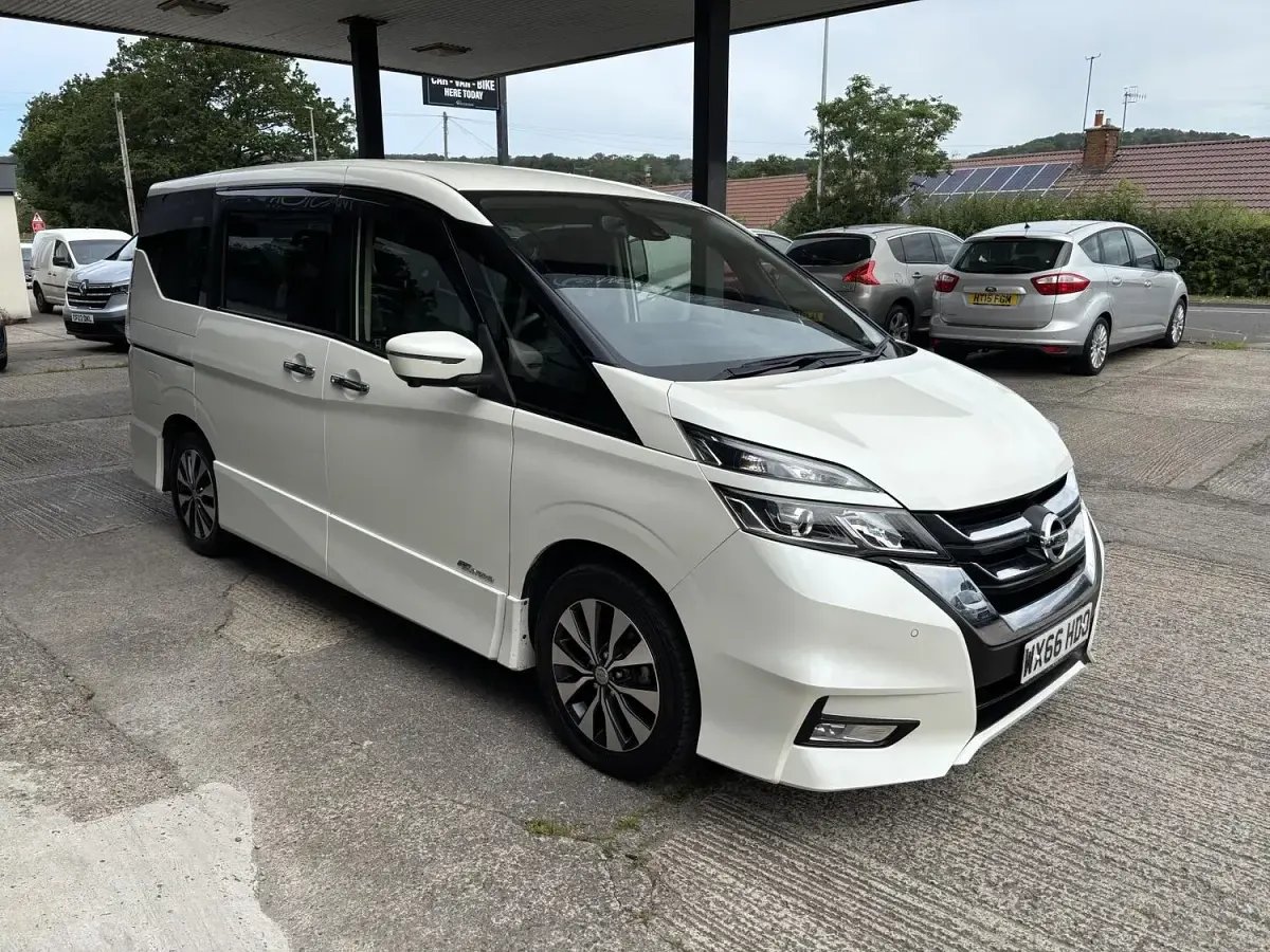 Used Nissan Serena 150 HP (110 kW) 2016 White MPV