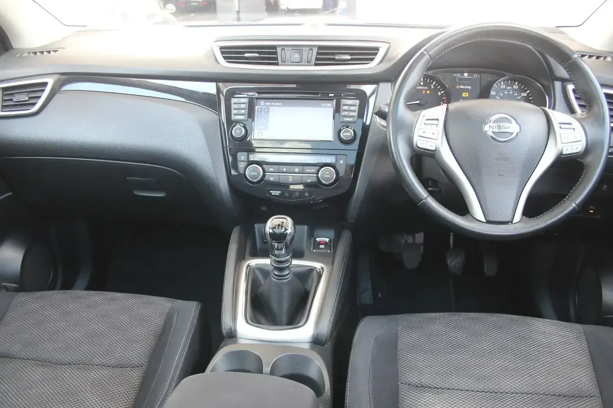 Used Nissan Qashqai Acenta Premium 115 HP (84 kW) 2014 Beige SUV