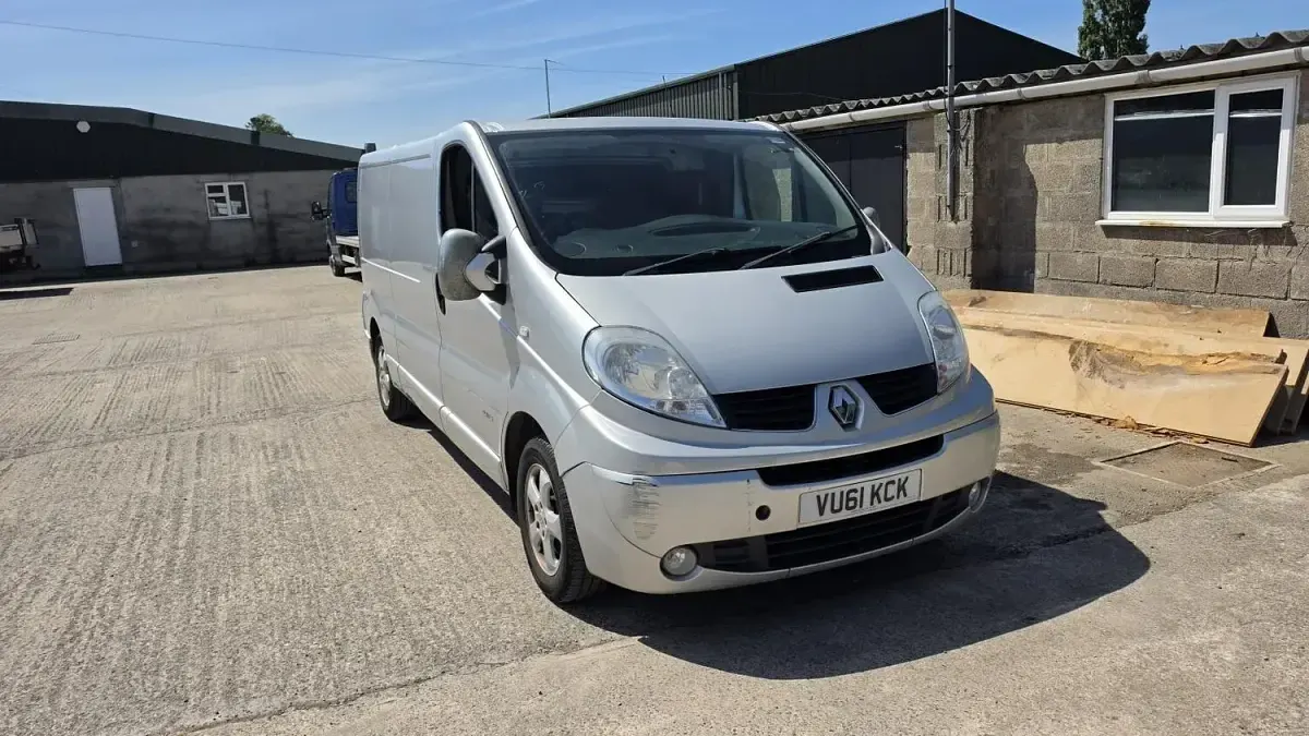 Used Renault Trafic 115 HP (84 kW) 2011 Silver MPV