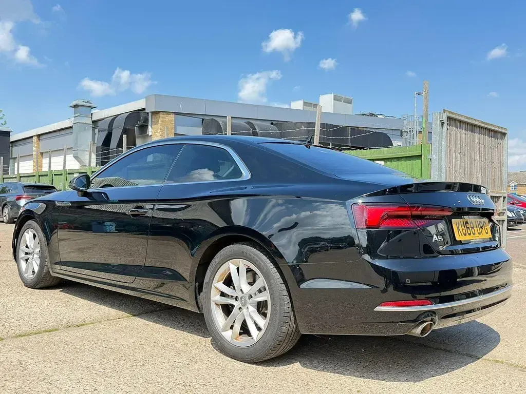 Używany Audi A5 Sport 150 KM (110 kW) 2018 Czarny Coupe