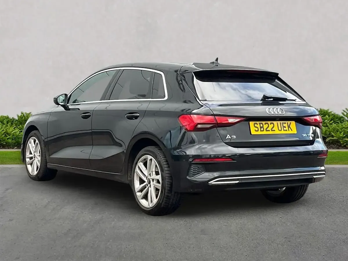Usado Audi A3 Sportback Sport 150 HP (110 kW) 2022 Preto Citadino
