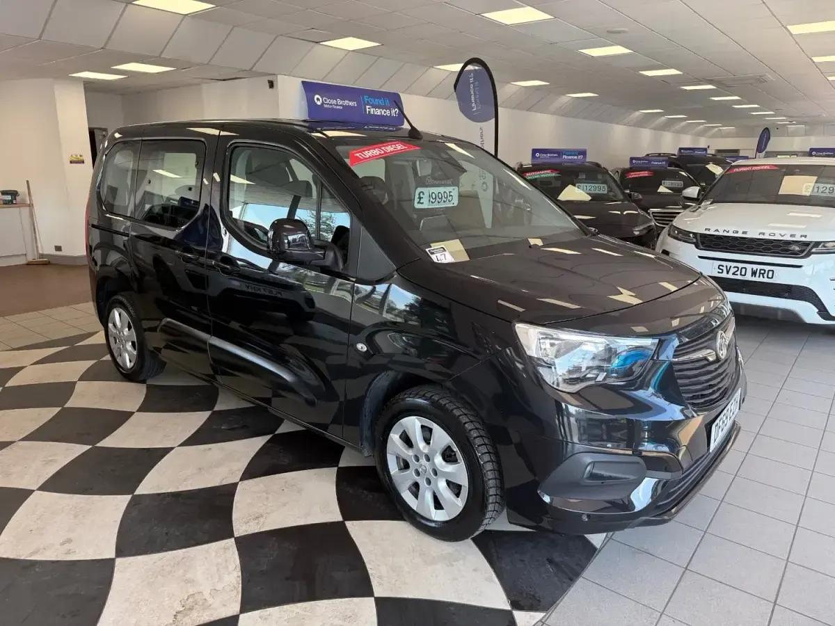 Second-hand Vauxhall Combo S 100 CP (73 kW) 2019 Negru Monovolum