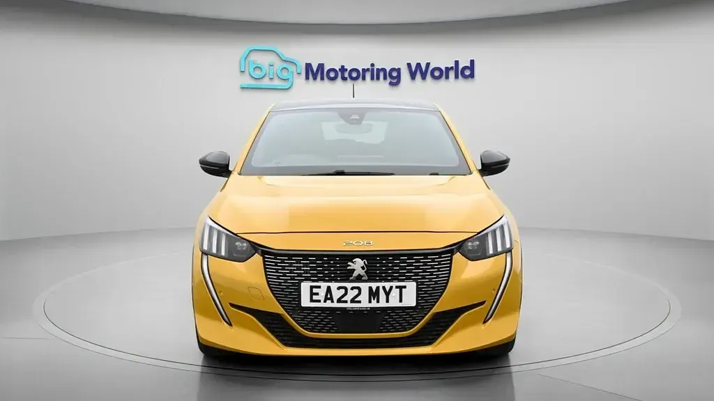 Used Peugeot 208 GT 100 HP (73 kW) 2022 Yellow Hatchback