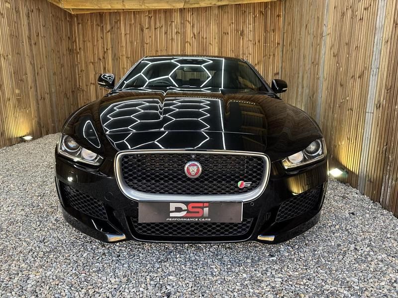 Begagnad Jaguar XE Supercharged 2015 Svart Sedan