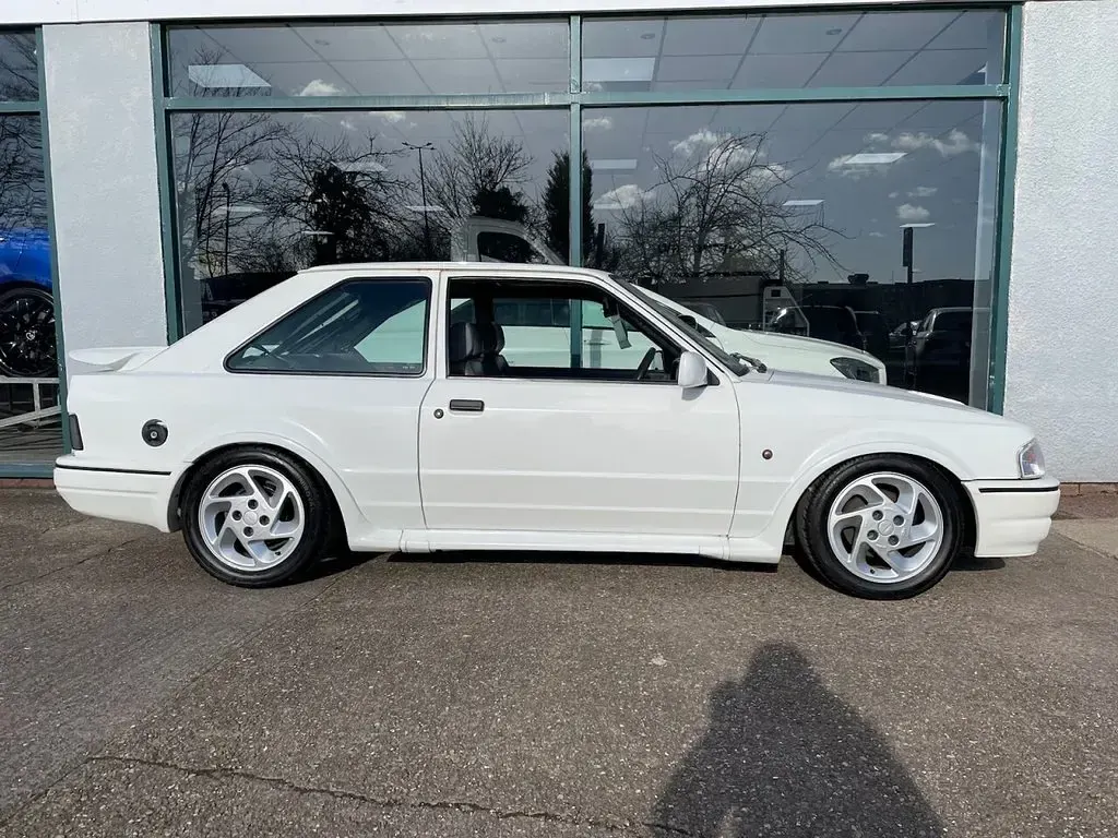 Used Ford Escort RS 132 HP (97 kW) 1989 White Hatchback