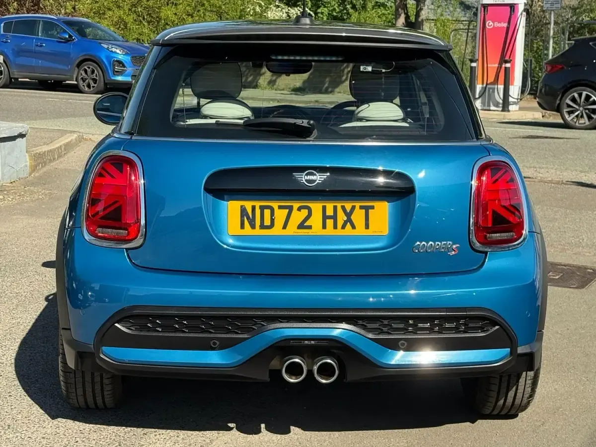 Usado Mini Cooper S Exclusive 2022 Azul Utilitario