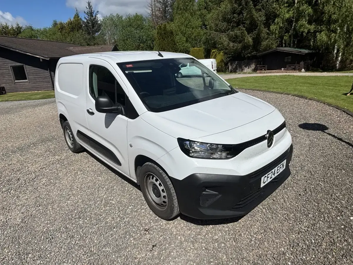 Used Citroën Berlingo 100 HP (73 kW) 2024 White MPV