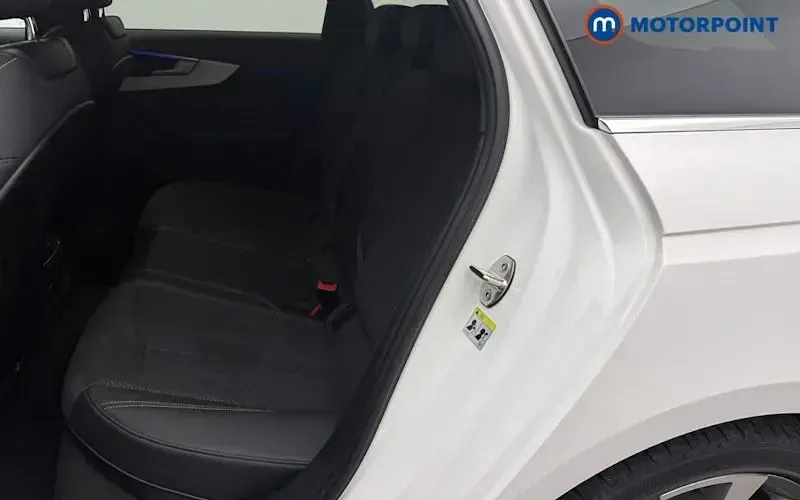 Used Audi A4 S-Line 204 HP (150 kW) 2024 White Estate