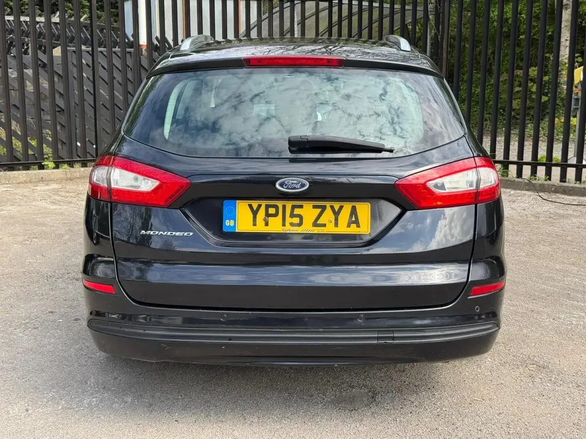 Begagnad Ford Mondeo Zetec 2015 Svart Kombi