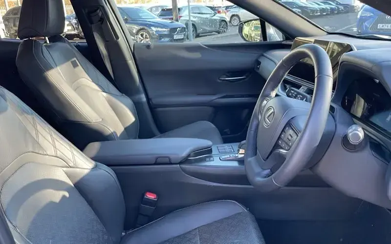 Used Lexus UX 199 HP (146 kW) 2024 Silver SUV
