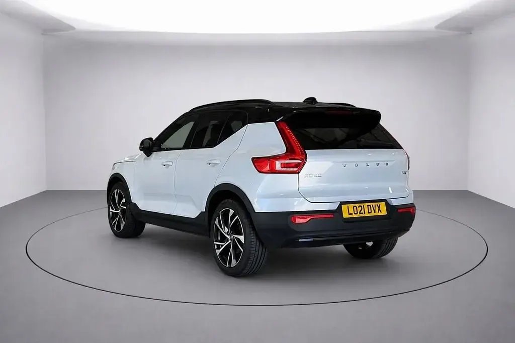 Używany Volvo XC40 R-Design Pro 2021 Srebrny SUV