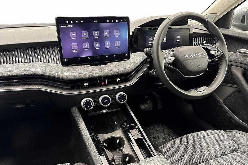 Used Skoda Superb SE Technology 150 HP (110 kW) 2025 Graphite grey metallic Estate