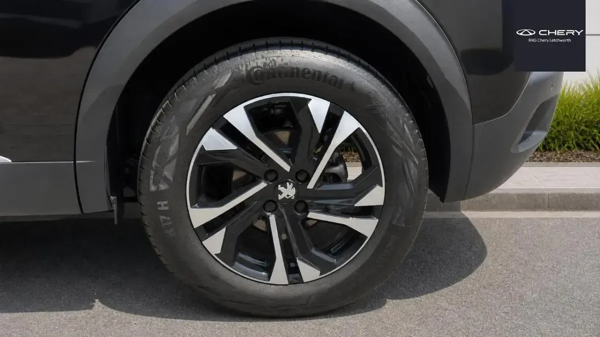 Used Peugeot e-2008 Allure+ 98 kW (134 HP) 2024 Black SUV