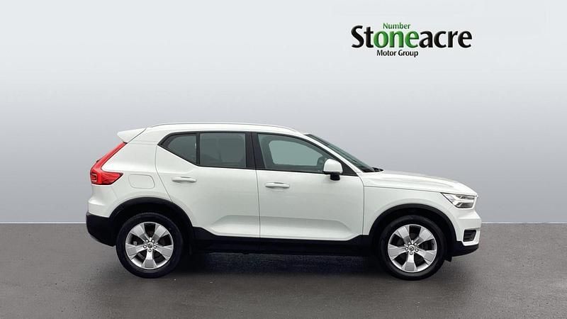 Used Volvo XC40 Momentum 161 HP (118 kW) 2020 White SUV