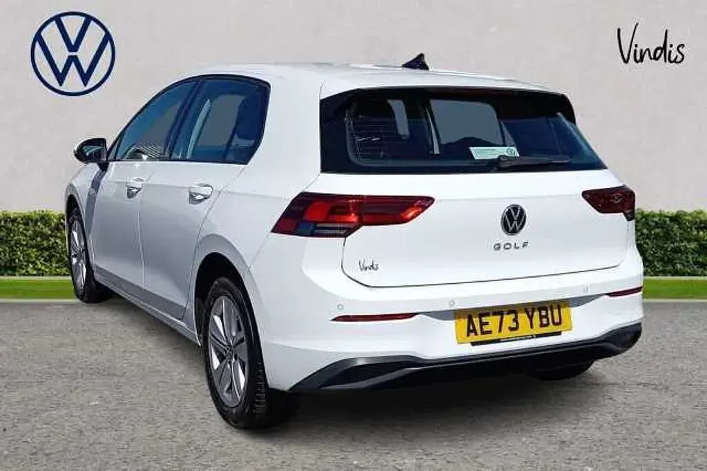 Second-hand VW Golf VIII 130 CP (95 kW) 2023