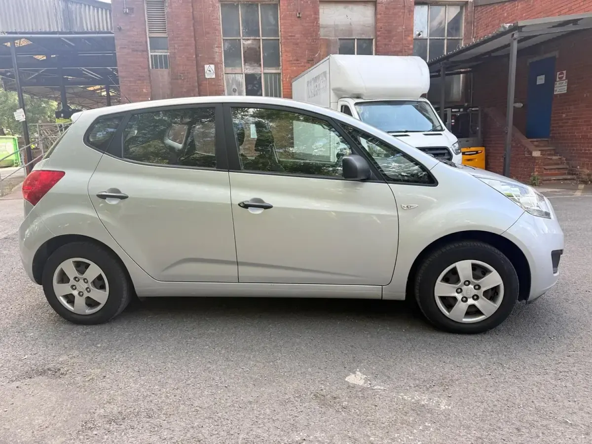 Used Kia Venga 90 HP (66 kW) 2011 Silver Hatchback