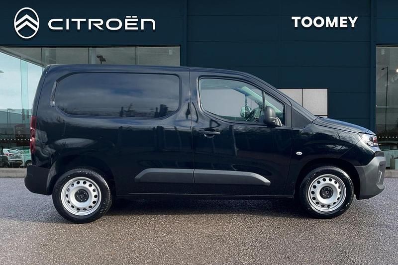 New Citroën Berlingo 101 HP (74 kW) 2026 Black MPV