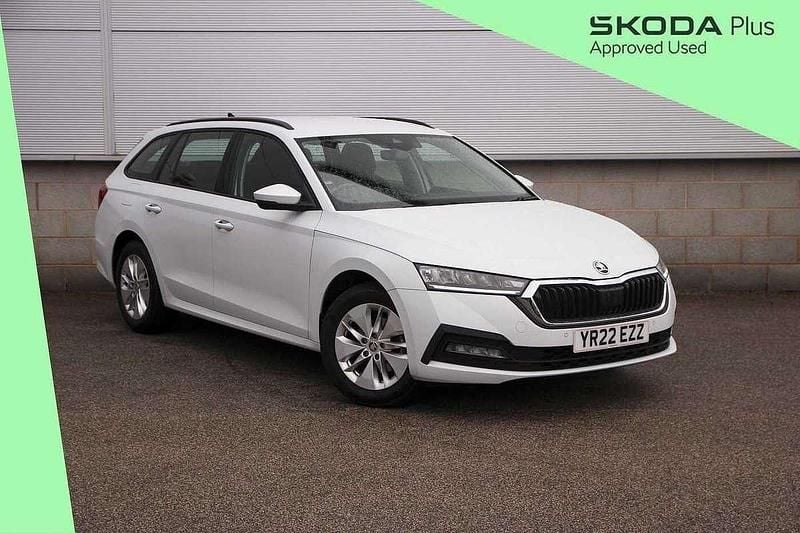 Moon white metallic Used 2022 Skoda Octavia SE Technology Estate | £18,790 (Fair price) - Image 1/4