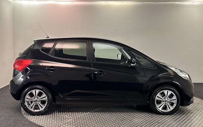 Used Kia Venga 125 HP (91 kW) 2018 Black Hatchback