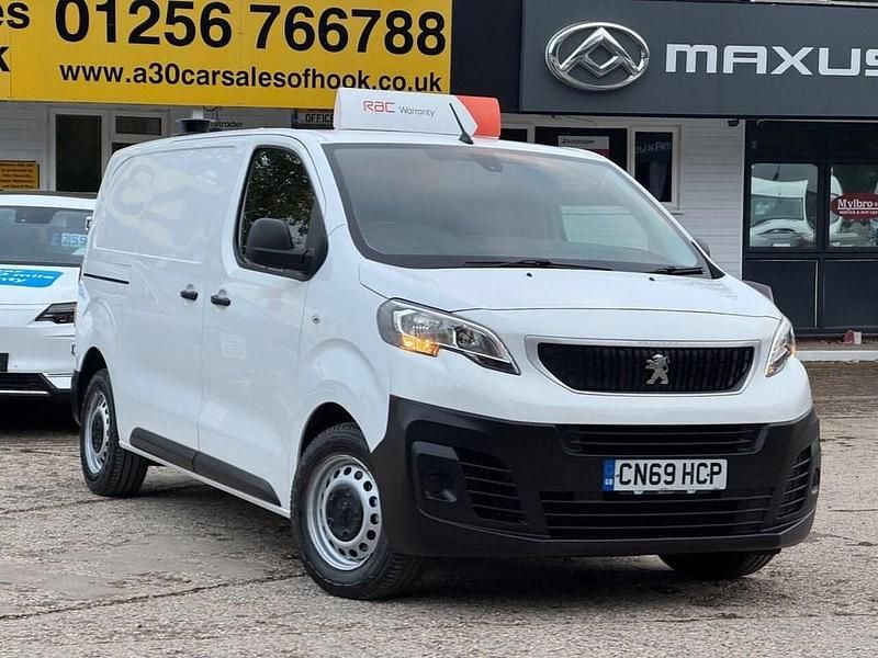 White Used 2019 Peugeot Expert S Van | £8,662 (Fair price) - Image 1/2