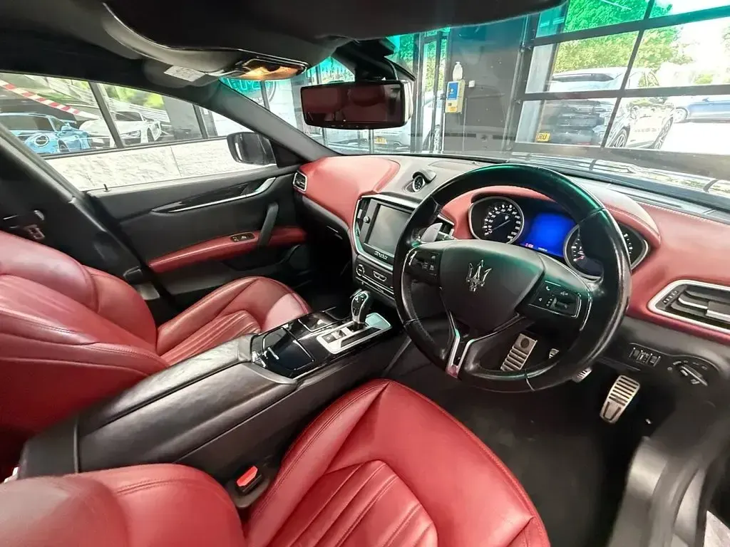 Used Maserati Ghibli 330 HP (242 kW) 2015 Grey Sedan