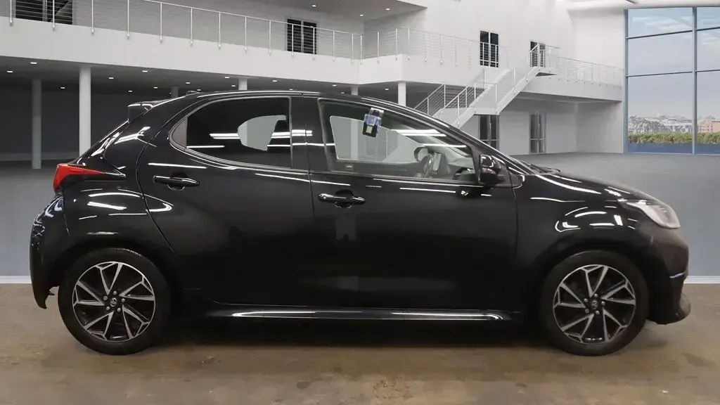 Used Toyota Yaris Design 116 HP (85 kW) 2022 Black Hatchback