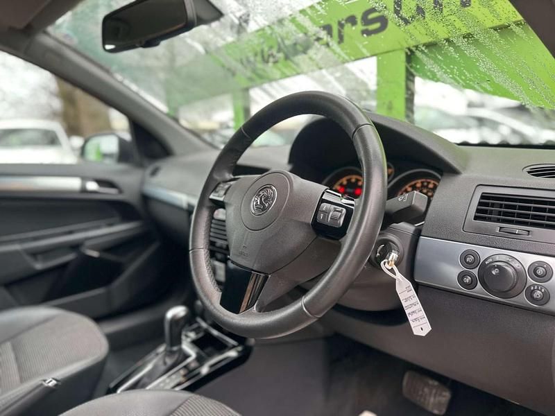 Used Vauxhall Astra Design Edition 138 HP (101 kW) 2007 Silver Estate