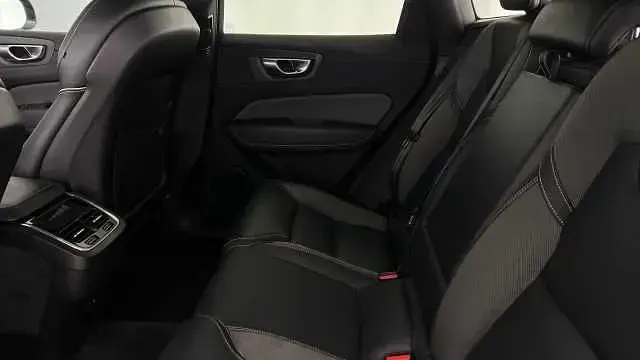 Usado Volvo XC60 Plus 197 HP (144 kW) 2023 Cinzento SUV