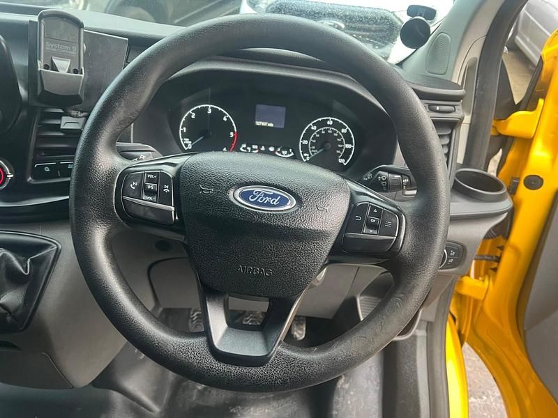 Used Ford Transit Custom 130 HP (95 kW) 2019 Yellow Van