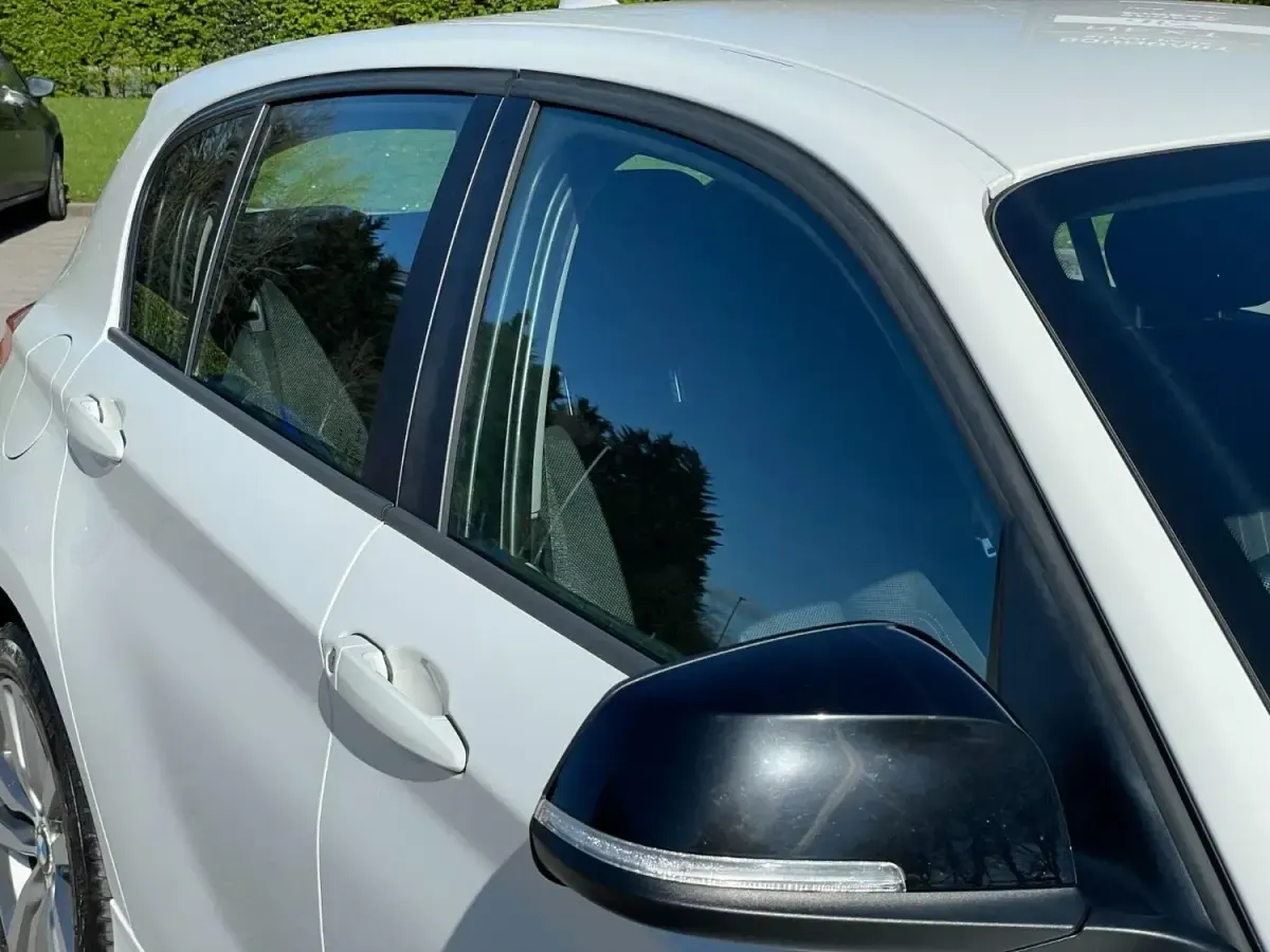 Begagnad BMW 116 Sport Line 2015 Vit Halvkombi