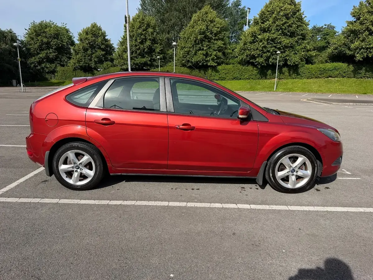 Used Ford Focus Zetec 125 HP (91 kW) 2008 Red Hatchback