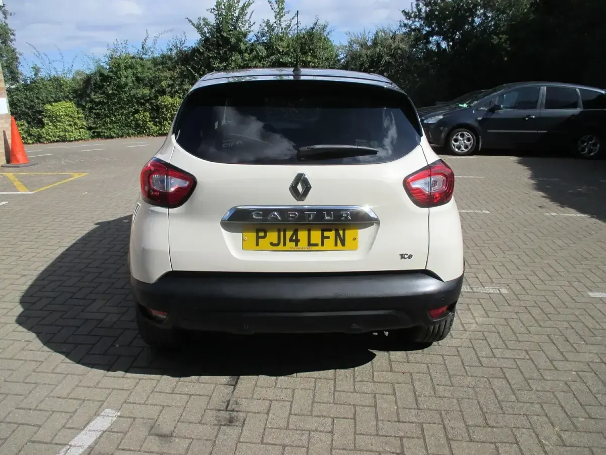 Used Renault Captur Dynamique 90 HP (66 kW) 2014 Cream/black SUV