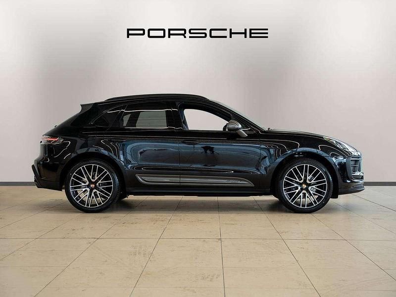 Used Porsche Macan 261 HP (191 kW) 2025 Black SUV