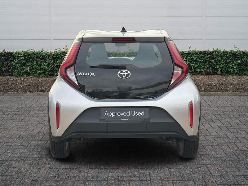 Used Toyota Aygo X PURE 72 HP (52 kW) 2022 Silver SUV