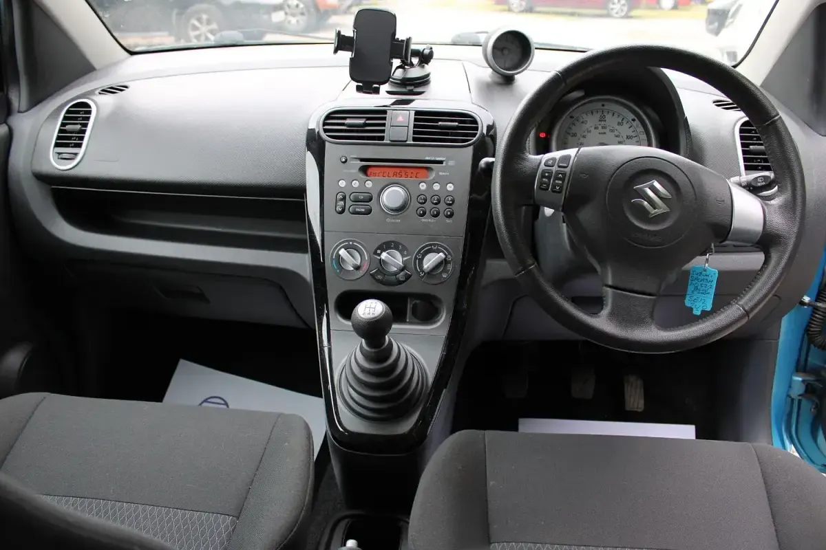 Used Suzuki Splash 65 HP (47 kW) 2012 Blue Hatchback