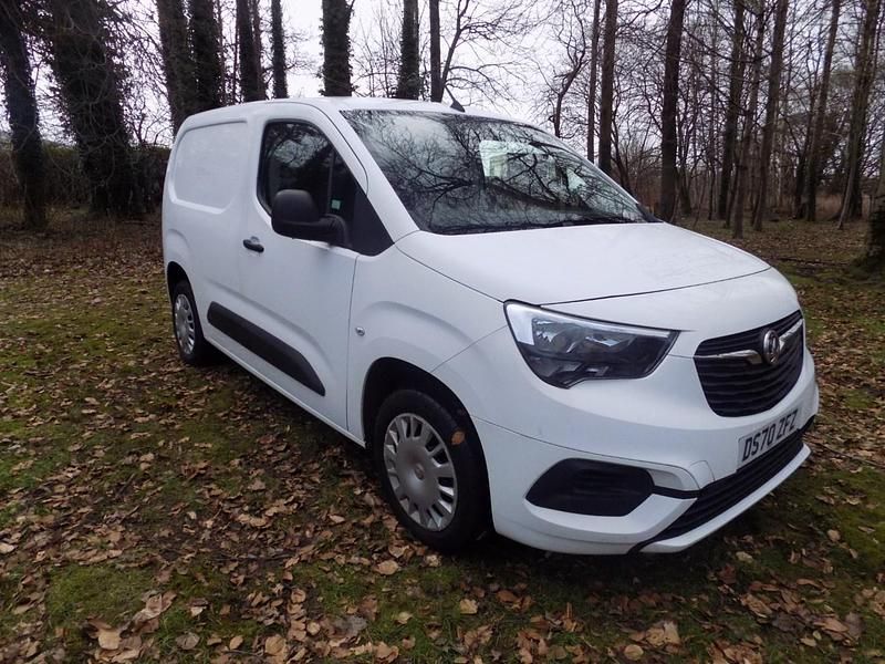Used Vauxhall Combo Sportive 100 HP (73 kW) 2020 White MPV